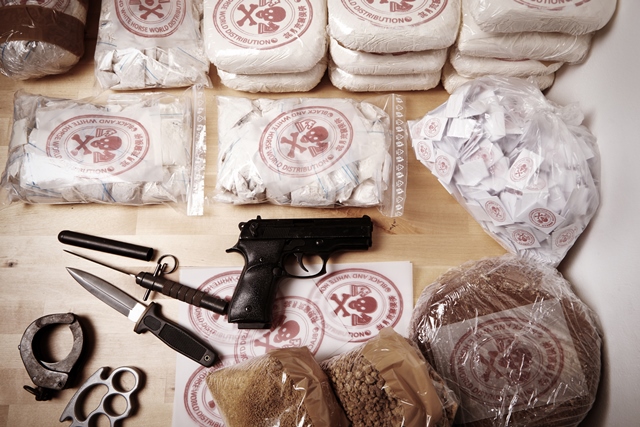 Drug packages, raw opium, drug dozens and weapons seized by police