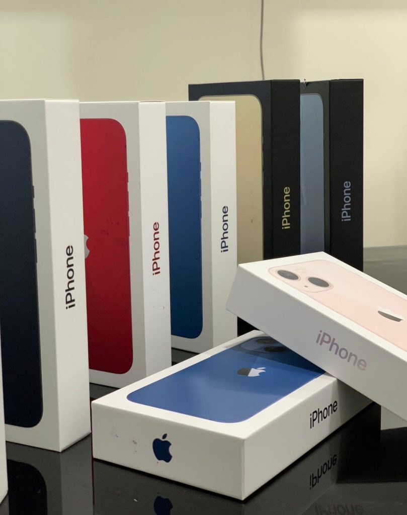 iPhone 13.3